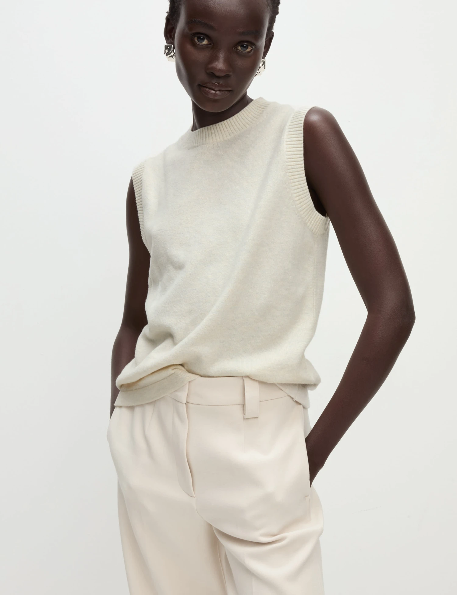 Air-Yarn Crew Neck Knitted Vest 5 Air-Yarn Crew Neck Knitted Vest - Image 5