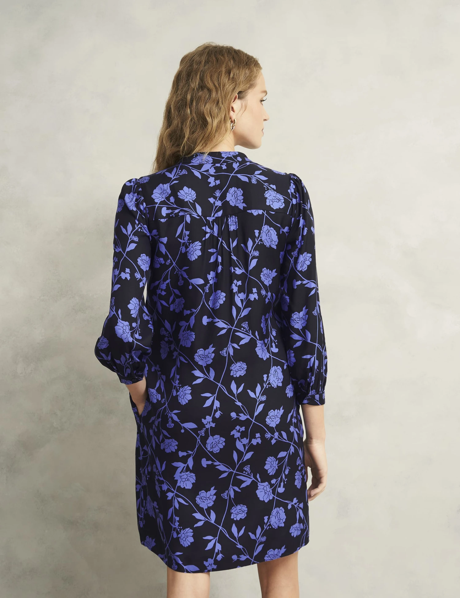 Floral V-Neck Knee Length Shift Dress 4 Floral V-Neck Knee Length Shift Dress - Image 4