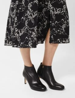 Leather Kitten Heel Round Toe Ankle Boots 8 Leather Kitten Heel Round Toe Ankle Boots -Cyberjammies Store MS 10 T83 9613S Y0 X EC 1