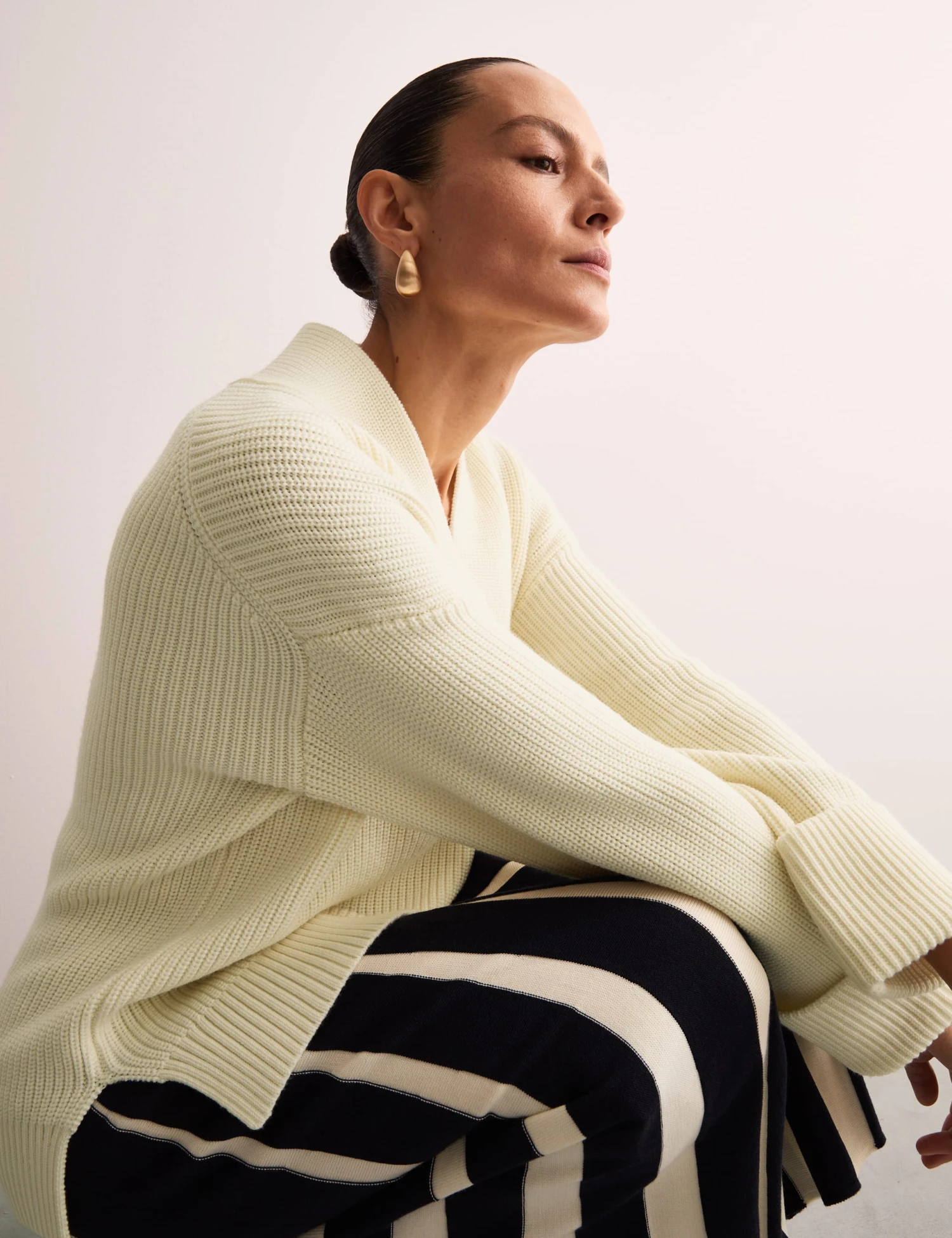 Jaeger Pure Merino Wool V-Neck Relaxed Jumper 3 Jaeger Pure Merino Wool V-Neck Relaxed Jumper - Image 3