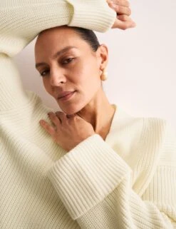 Jaeger Pure Merino Wool V-Neck Relaxed Jumper 17 Jaeger Pure Merino Wool V-Neck Relaxed Jumper -Cyberjammies Store Pure Merino Wool V Neck Relaxed Jumper 3