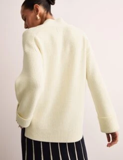 Jaeger Pure Merino Wool V-Neck Relaxed Jumper 19 Jaeger Pure Merino Wool V-Neck Relaxed Jumper -Cyberjammies Store Pure Merino Wool V Neck Relaxed Jumper 5