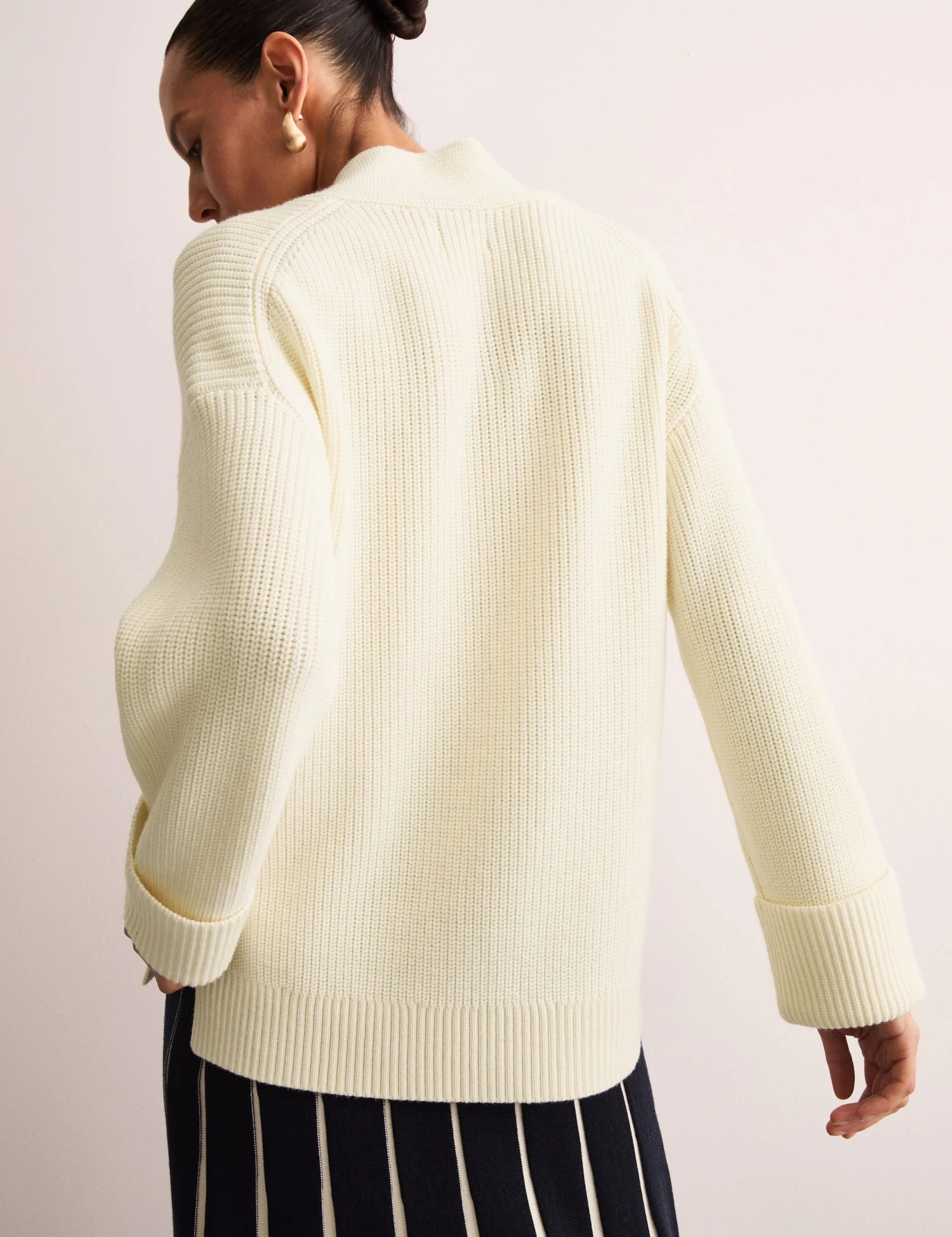 Jaeger Pure Merino Wool V-Neck Relaxed Jumper 6 Jaeger Pure Merino Wool V-Neck Relaxed Jumper - Image 6