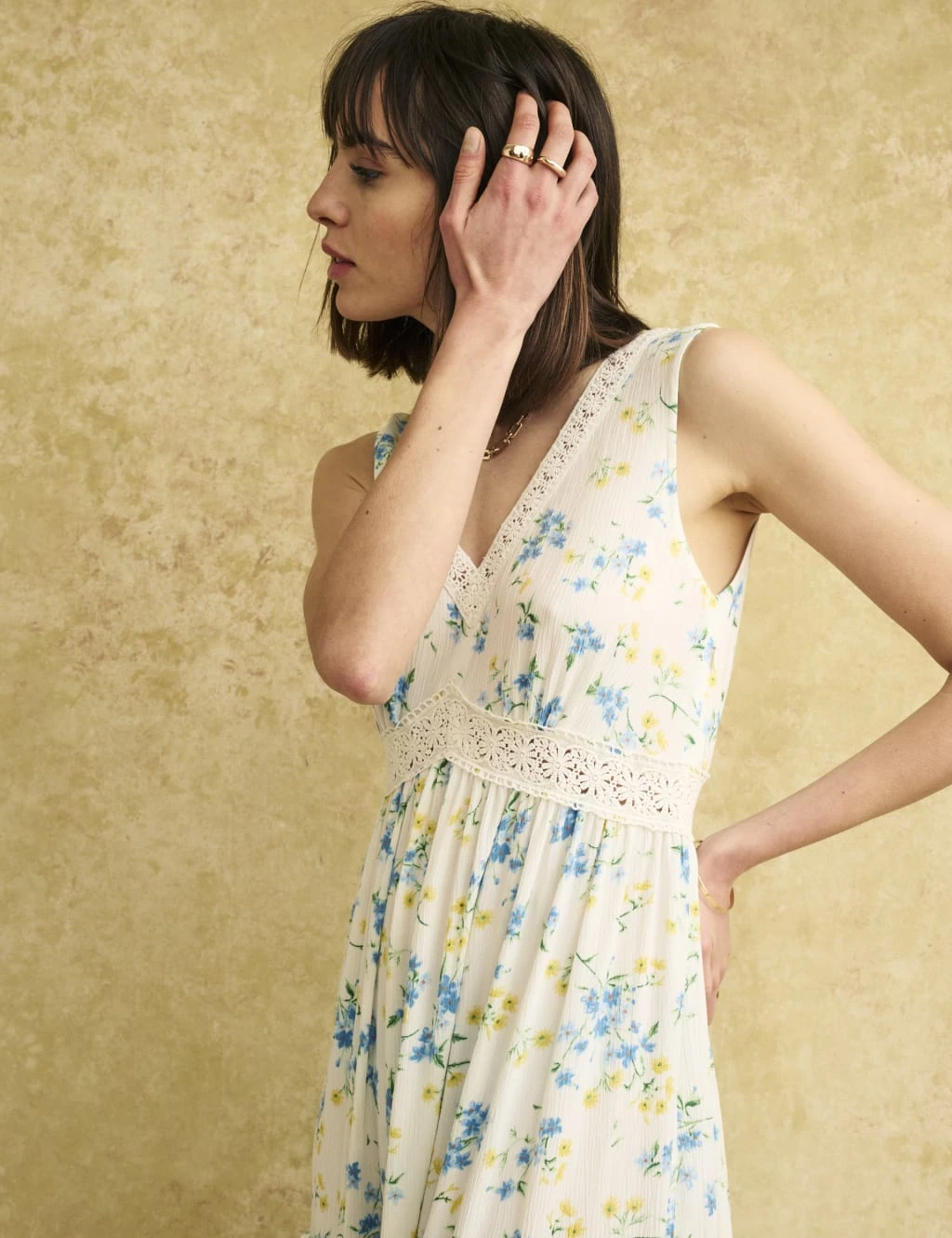 Floral V-Neck Midi Tiered Smock Dress 3 Floral V-Neck Midi Tiered Smock Dress - Image 3