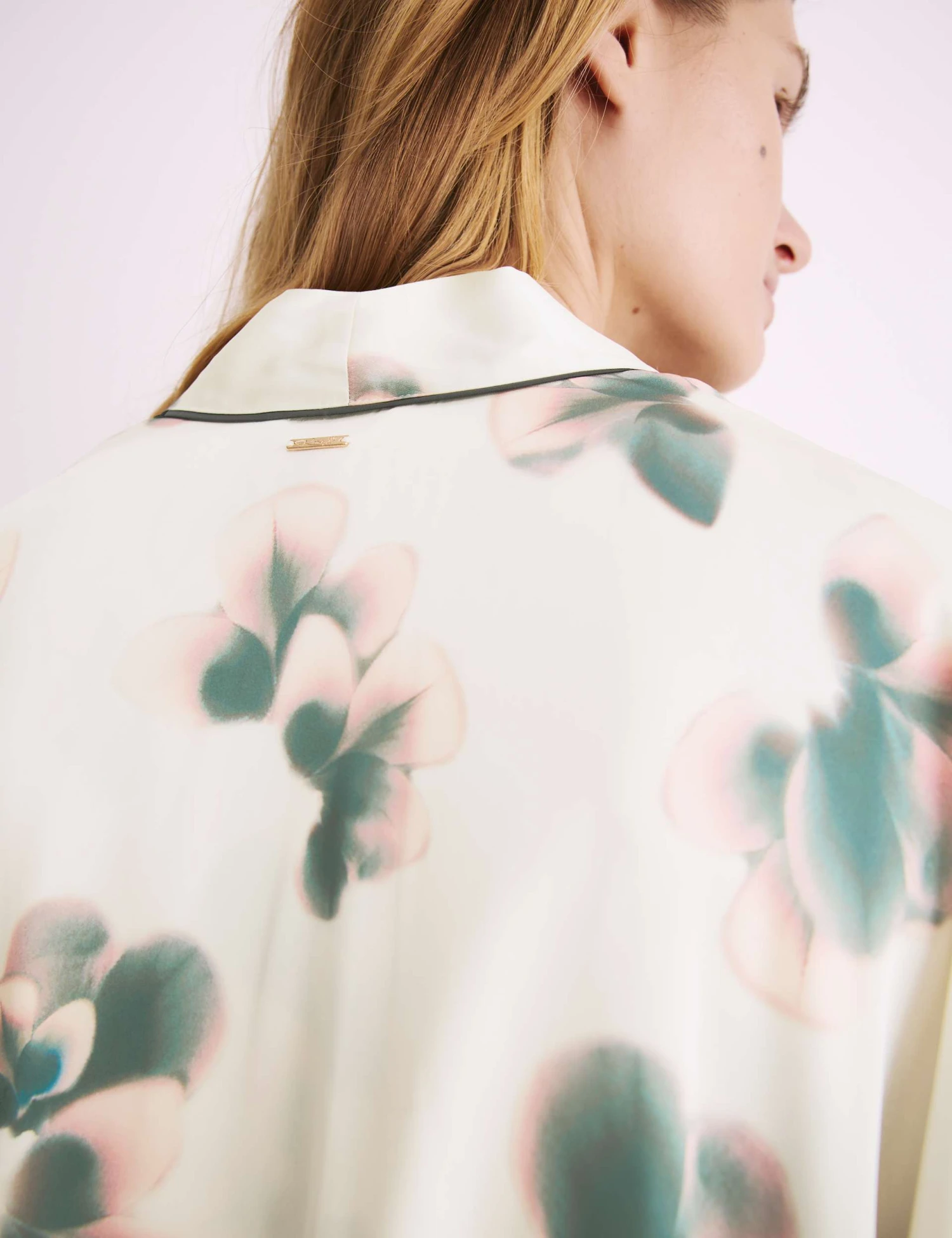 Satin Floral Wide Sleeve Wrap 3 Satin Floral Wide Sleeve Wrap - Image 3