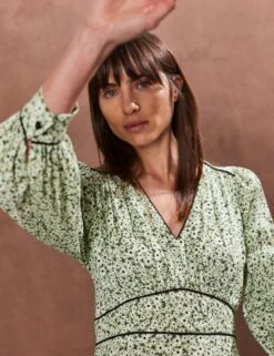 Ditsy Floral V-Neck Midaxi Waisted Dress -Cyberjammies Store ditsy floral v neck midaxi waisted dress 4