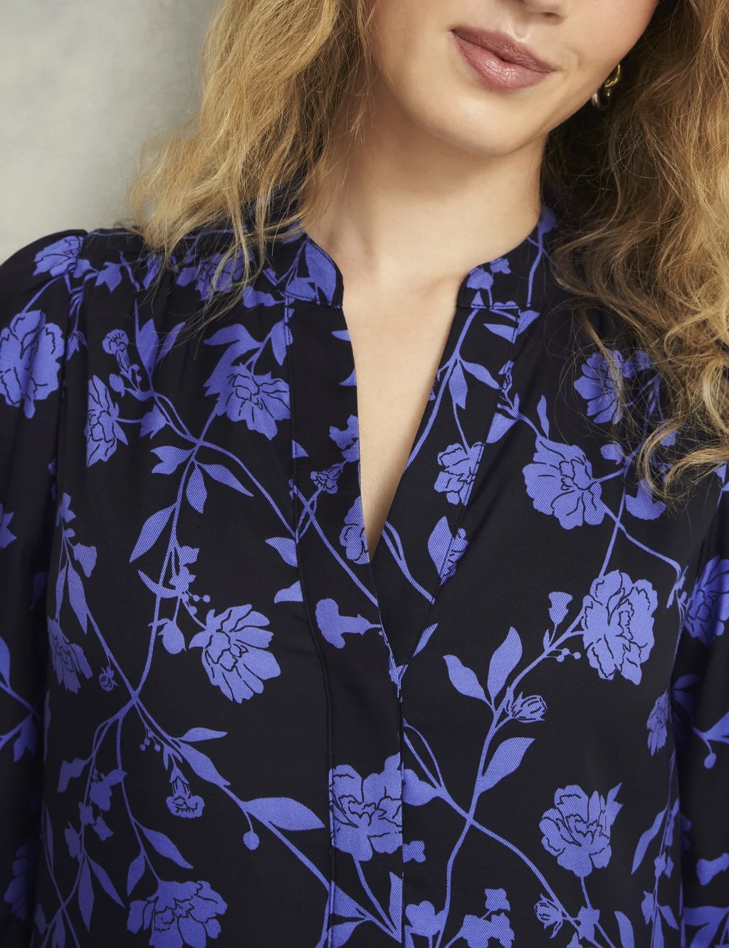 Floral V-Neck Knee Length Shift Dress 17 Floral V-Neck Knee Length Shift Dress - Image 17