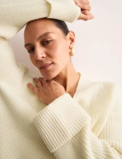 Jaeger Pure Merino Wool V-Neck Relaxed Jumper 25 Jaeger Pure Merino Wool V-Neck Relaxed Jumper -Cyberjammies Store pure merino wool v neck relaxed jumper 11